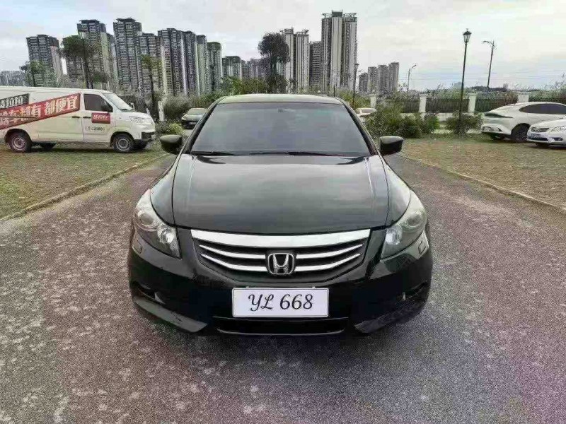 南宁12年本田雅阁1