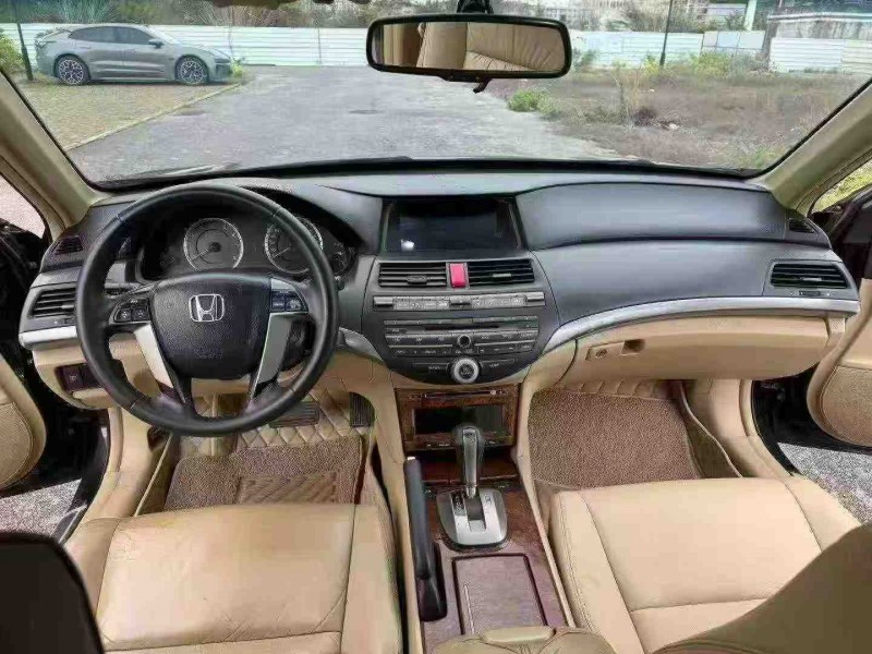 南宁12年本田雅阁5