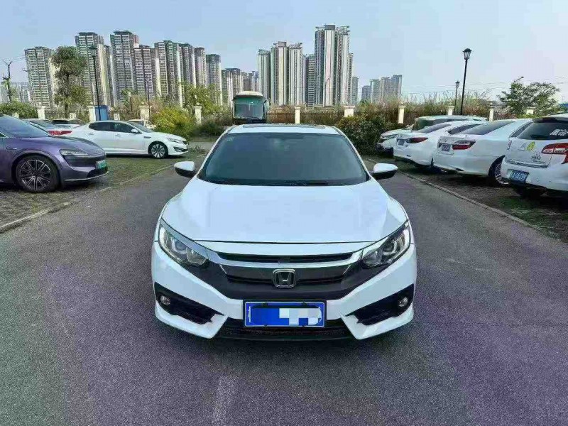 南宁17年本田思域1