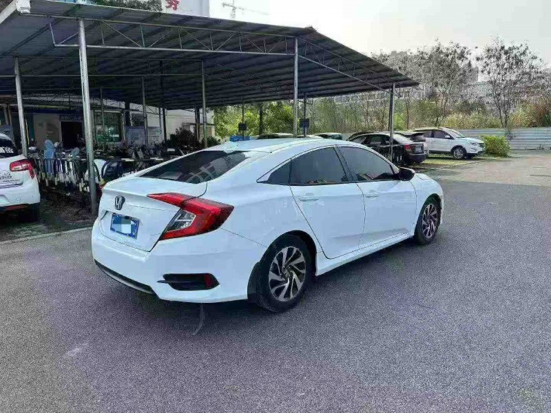 南宁17年本田思域8