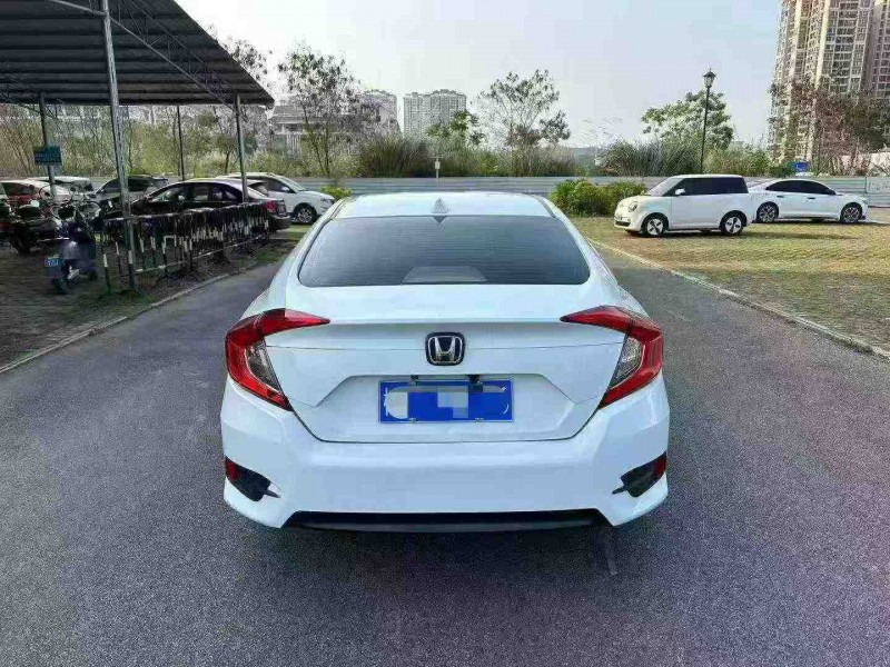 南宁17年本田思域9