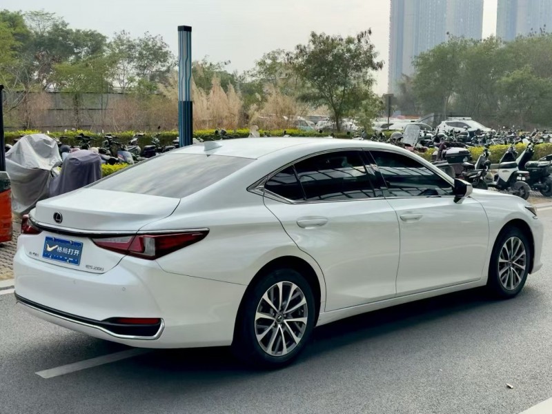 东莞22年雷克萨斯ES8