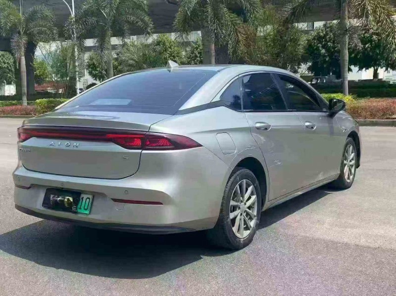 南平23年传祺埃安S8