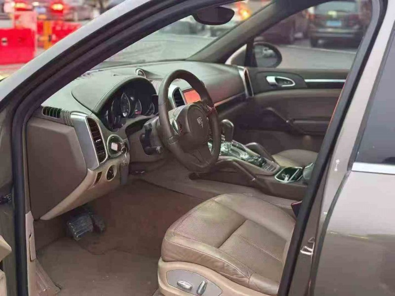 金华13年保时捷卡宴4