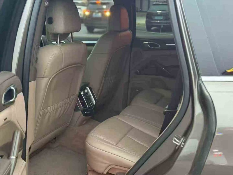 金华13年保时捷卡宴5