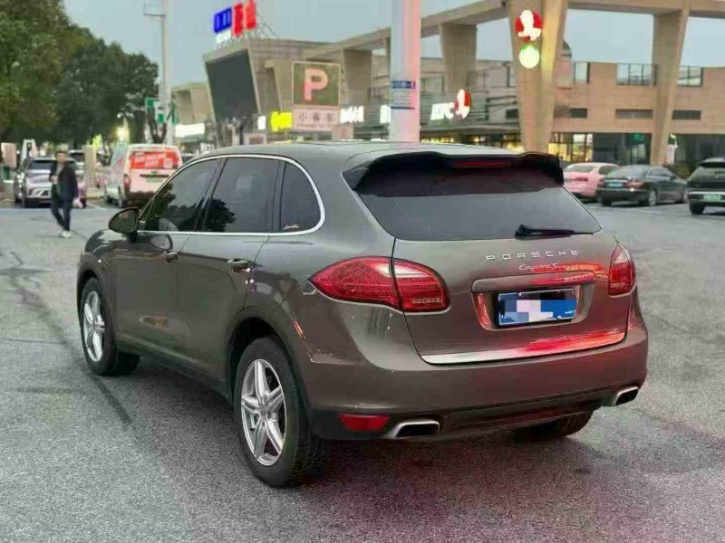 金华13年保时捷卡宴7