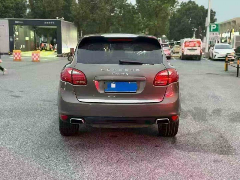 金华13年保时捷卡宴9