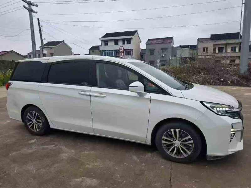 苏州22年别克GL82