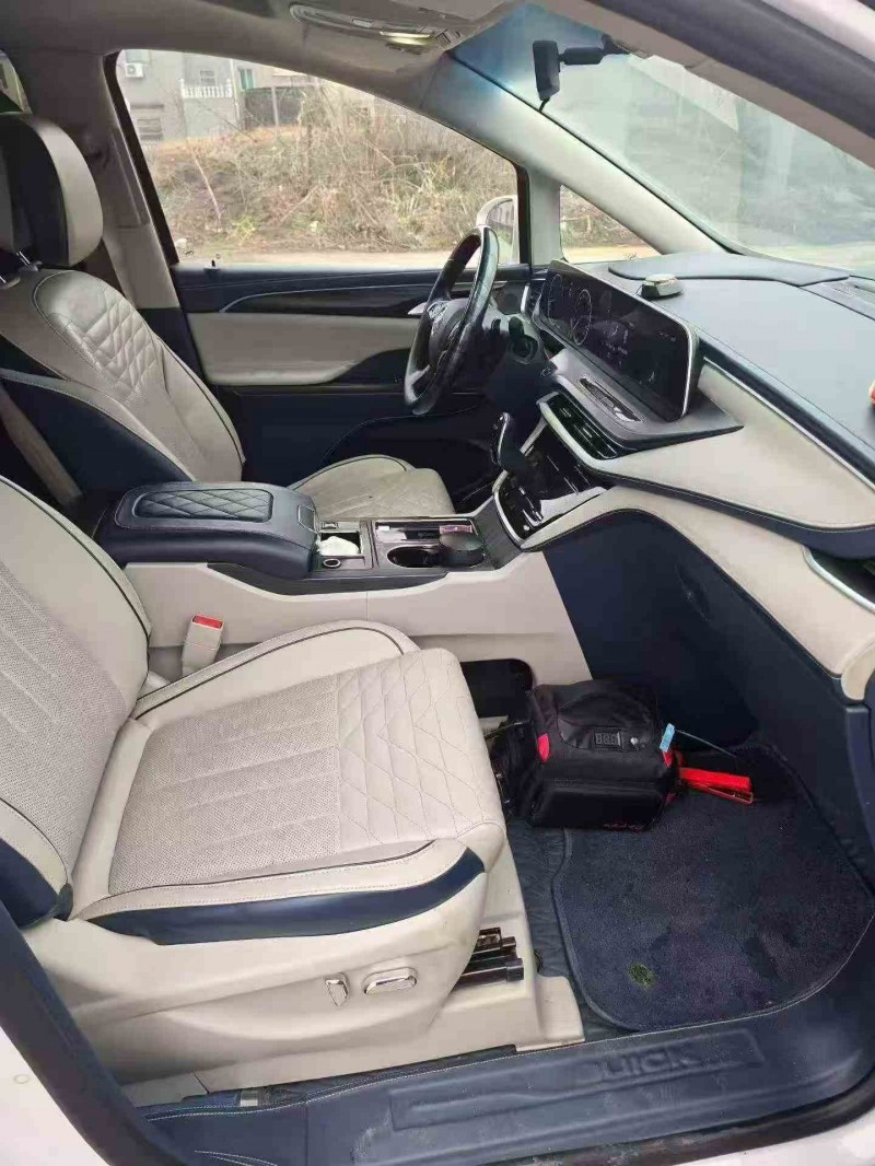 苏州22年别克GL84