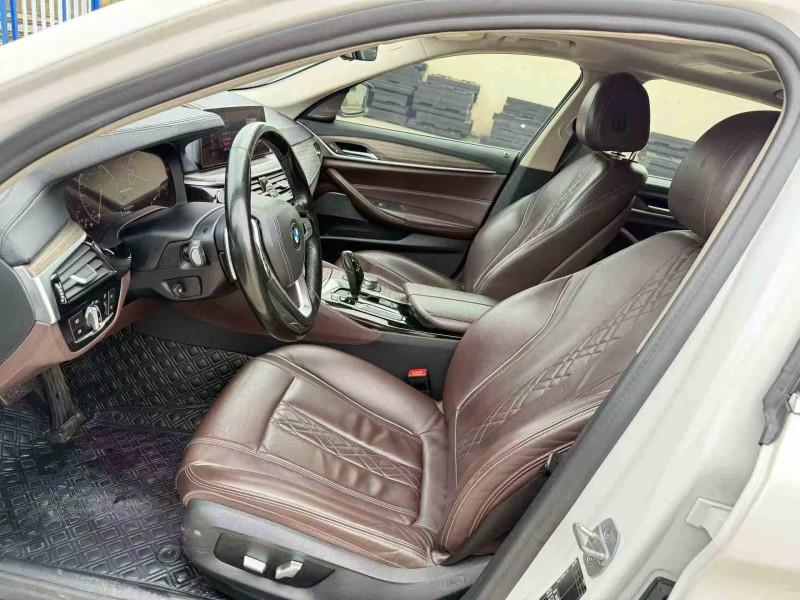 张家界19年宝马5系3