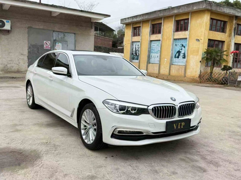 张家界19年宝马5系4