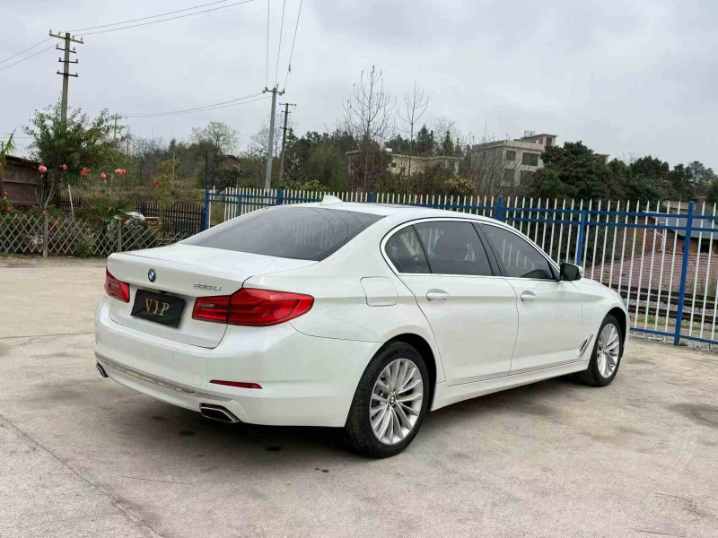 张家界19年宝马5系8