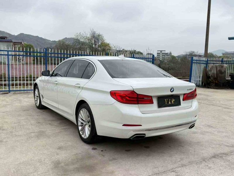 张家界19年宝马5系9