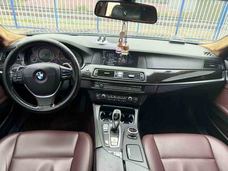 張家界11年寶馬5系4