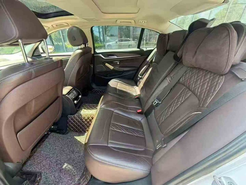 张家界18年宝马5系3