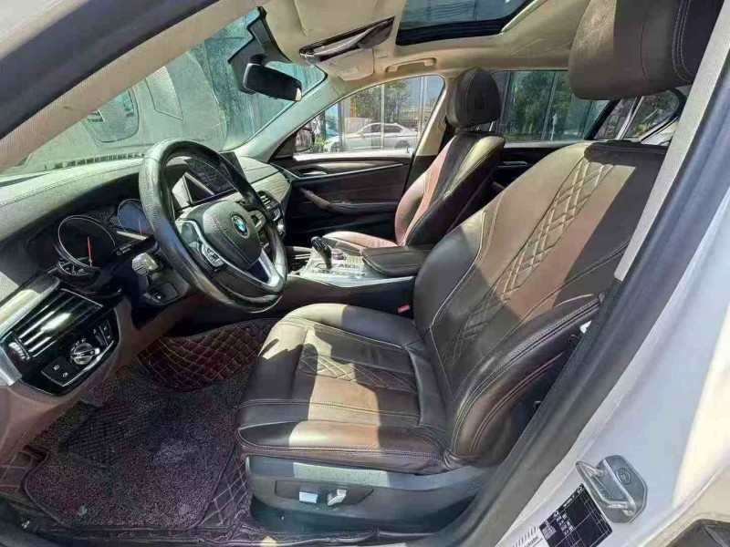 张家界18年宝马5系5