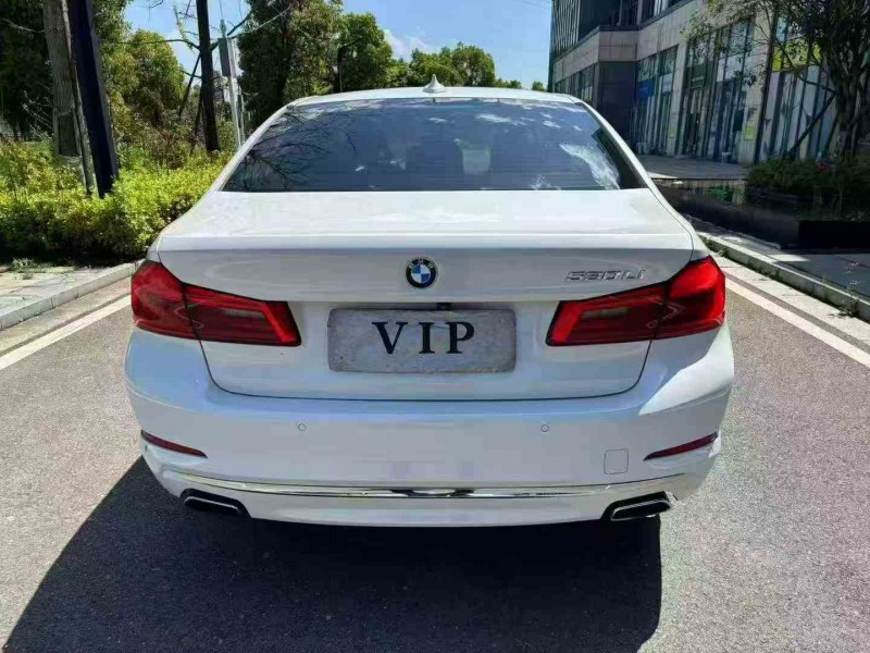 张家界18年宝马5系8