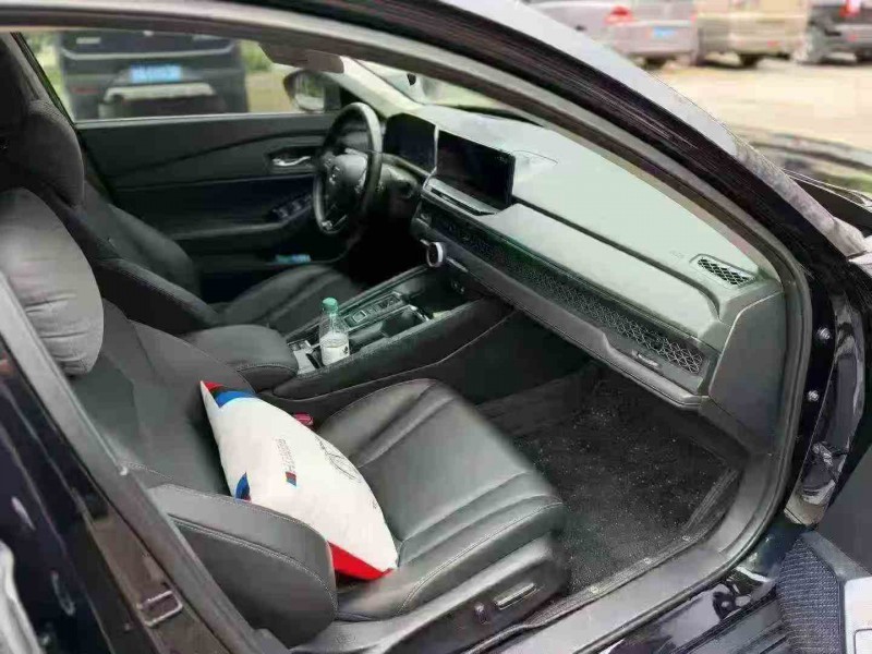 贵港25年本田雅阁4