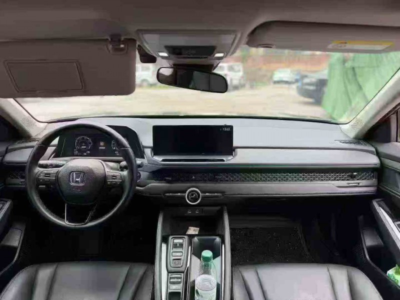 贵港25年本田雅阁5