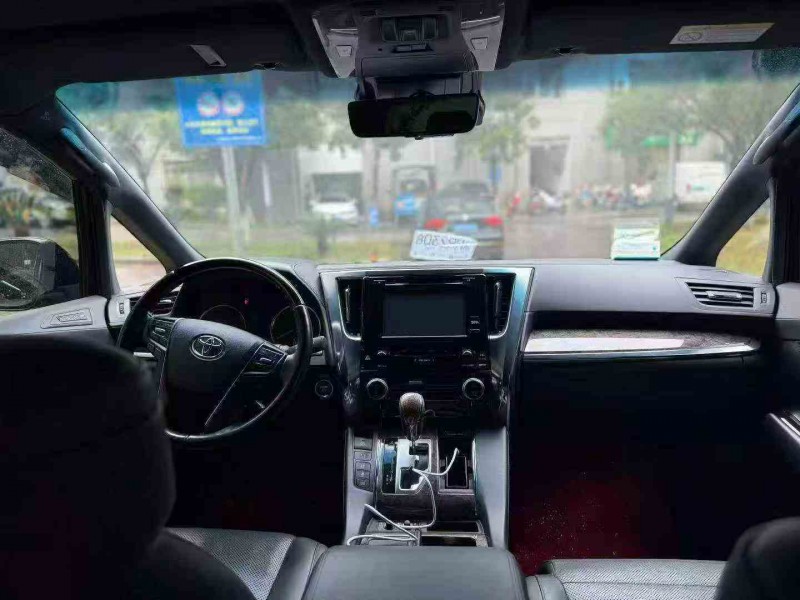 重庆20年丰田埃尔法4