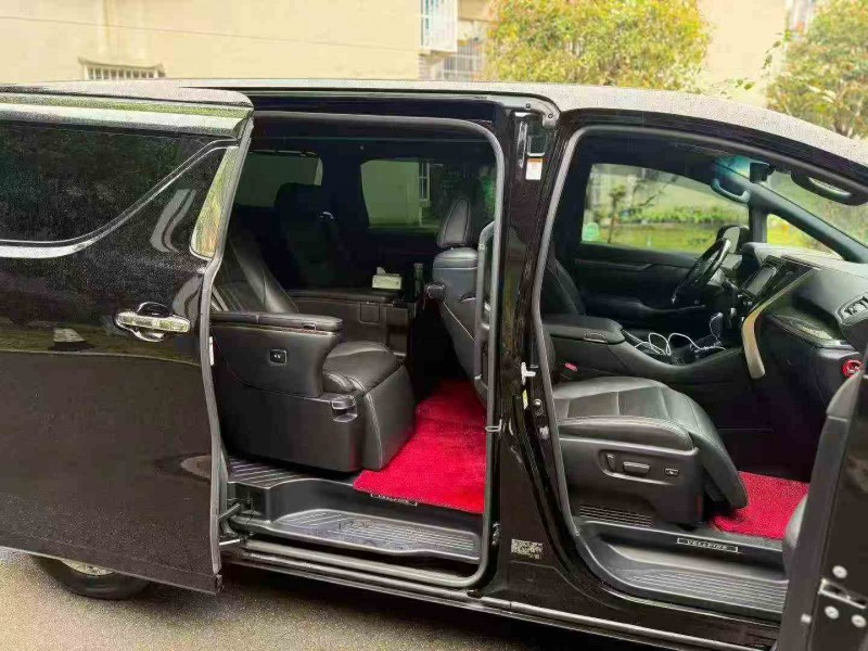 重庆20年丰田埃尔法6