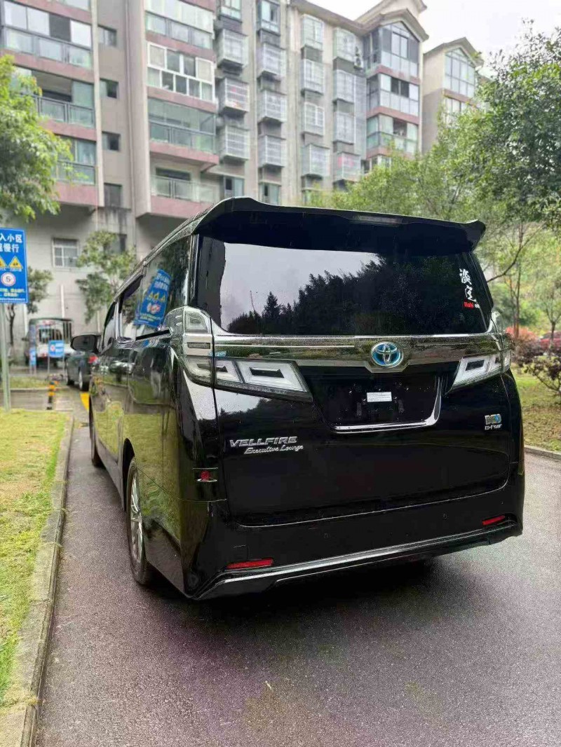 重庆20年丰田埃尔法7