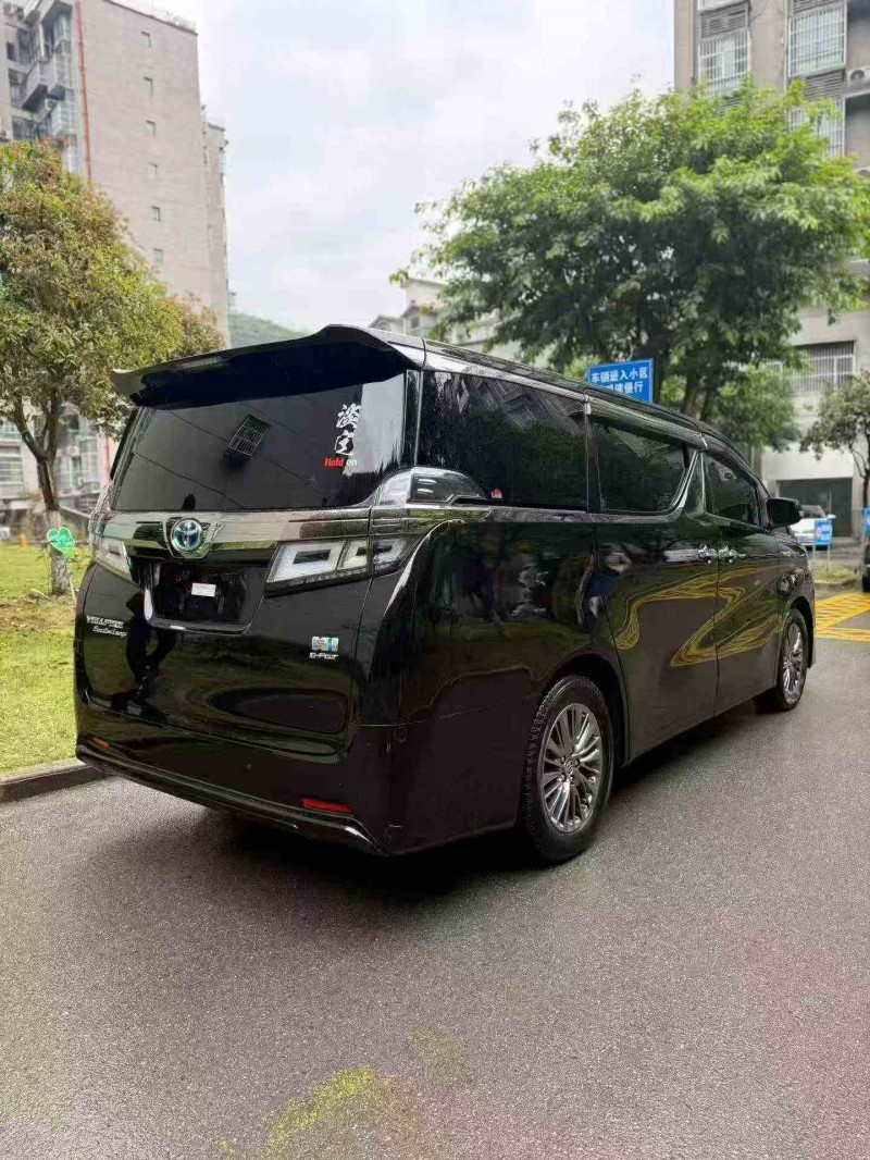 重庆20年丰田埃尔法8