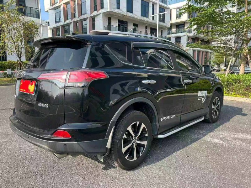 广州17年丰田RAV4荣放8