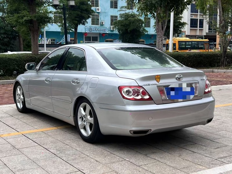茂名10年丰田锐志7