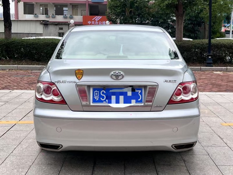 茂名10年丰田锐志8