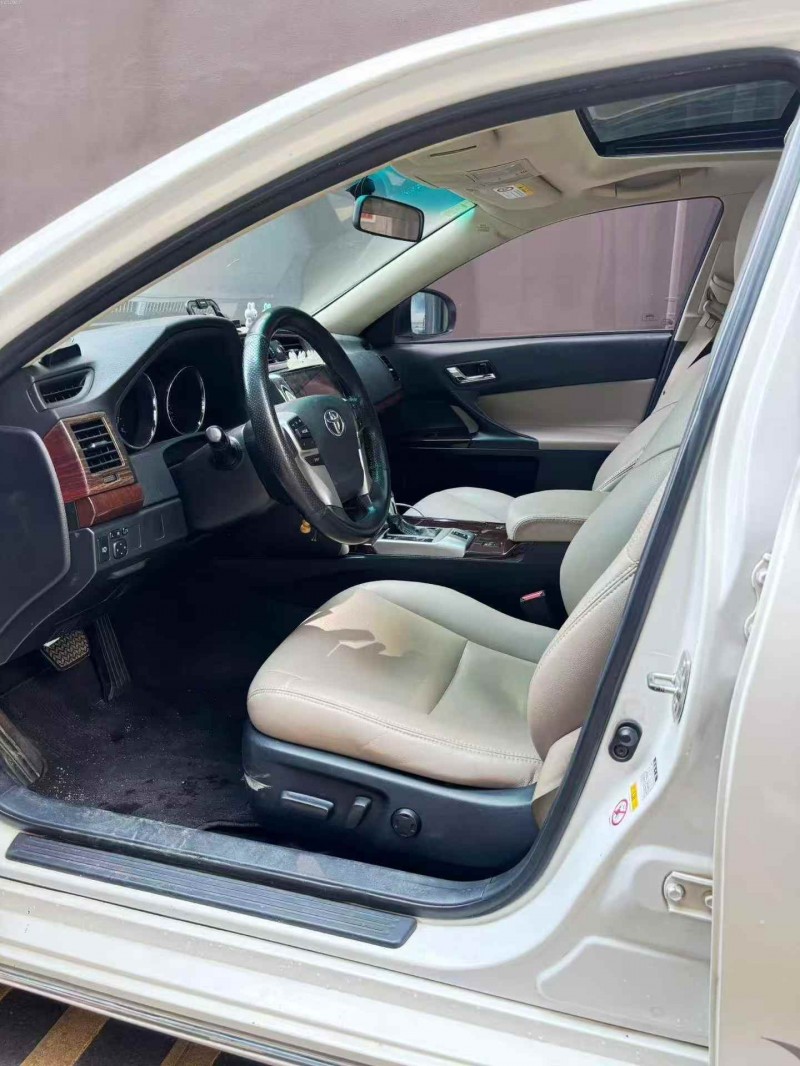 广州15年丰田锐志4