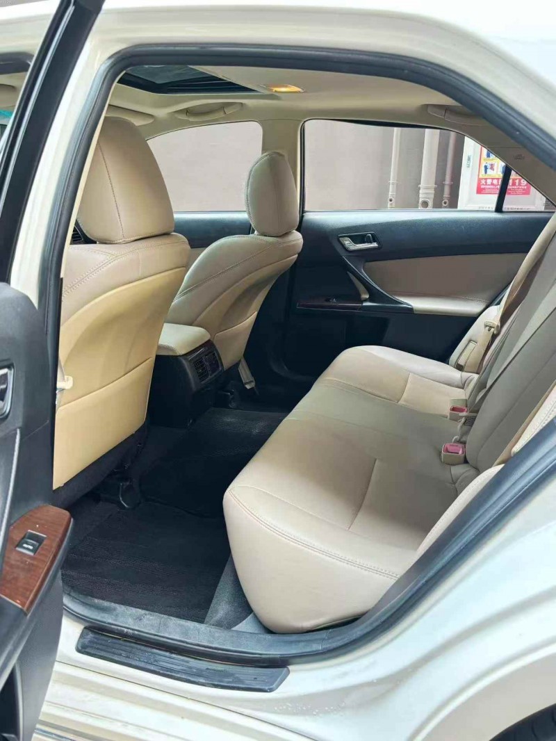 广州15年丰田锐志5