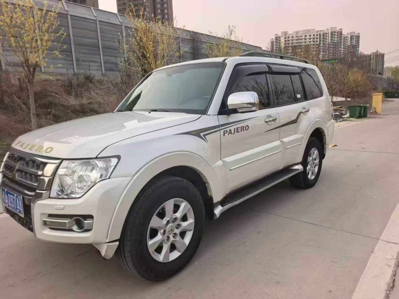 保定15年三菱帕杰罗2