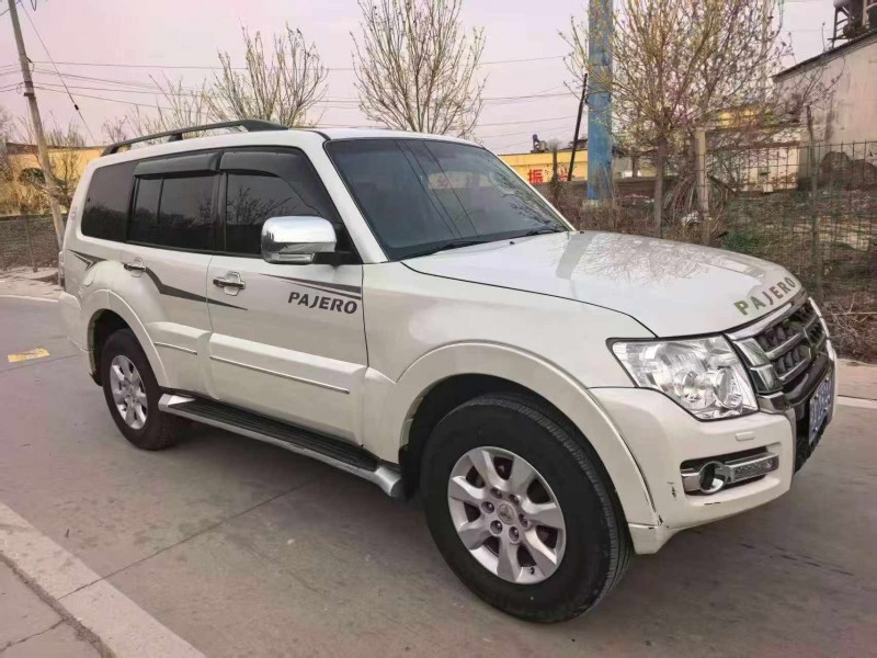 保定15年三菱帕杰罗3