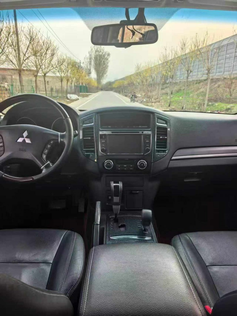 保定15年三菱帕杰罗5