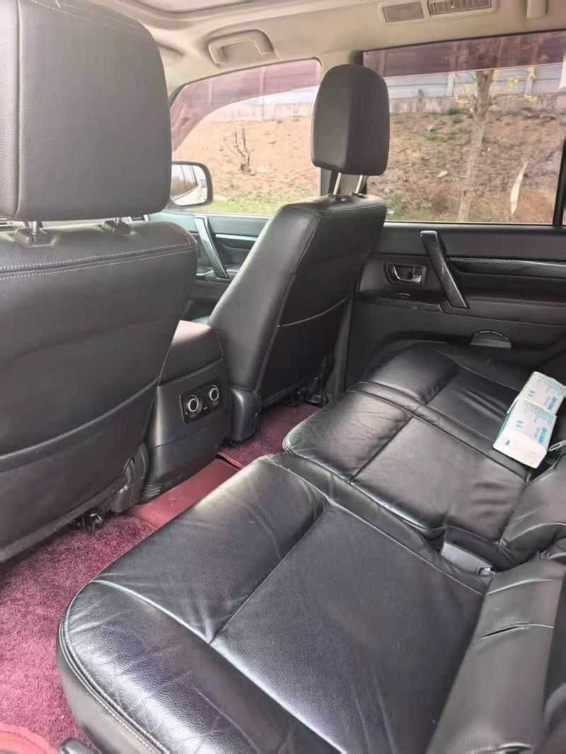 保定15年三菱帕杰罗6