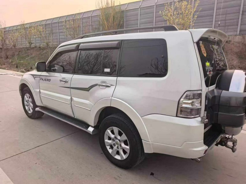 保定15年三菱帕杰罗7