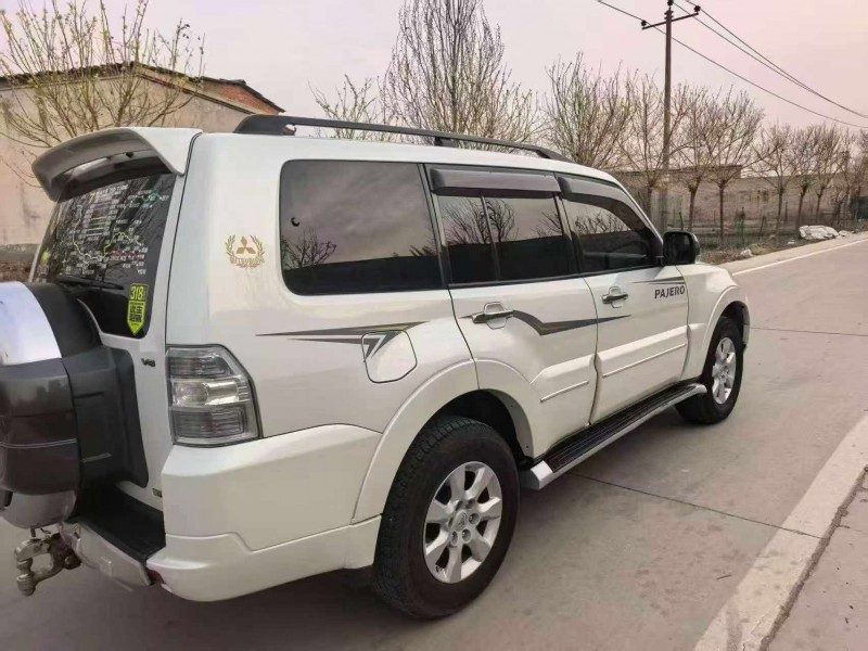 保定15年三菱帕杰罗8