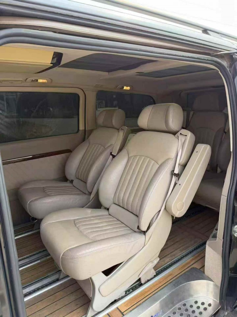 济宁14年奔驰唯雅诺6