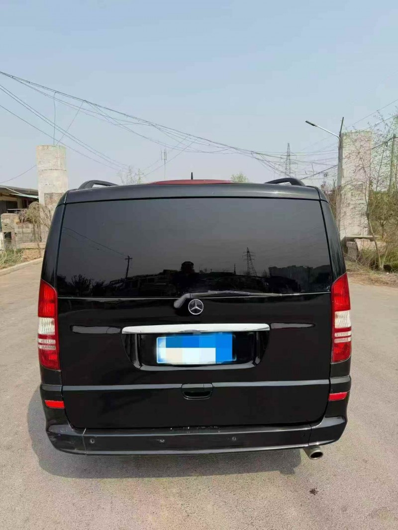 济宁14年奔驰唯雅诺8