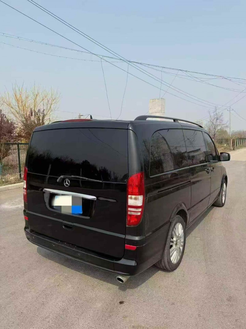 济宁14年奔驰唯雅诺9