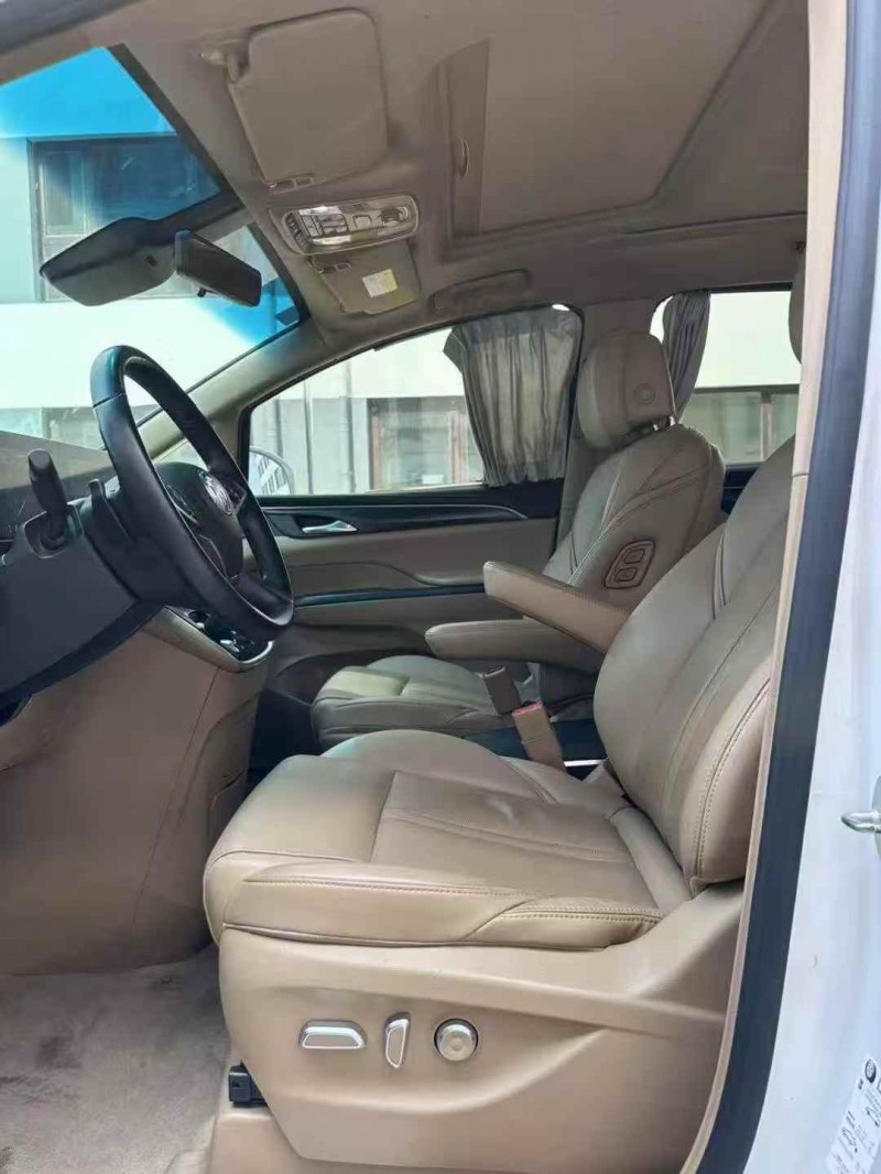 济宁21年别克GL84