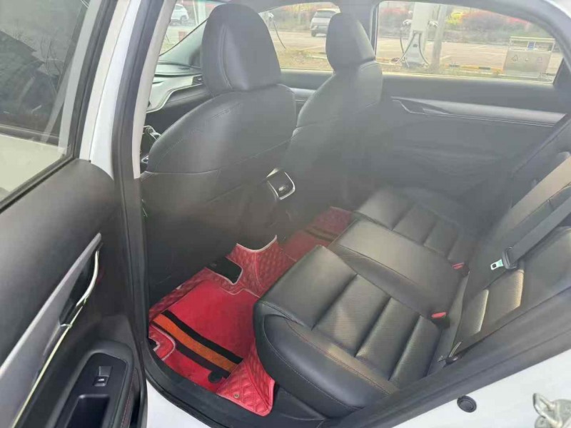 济宁21年吉利缤瑞4