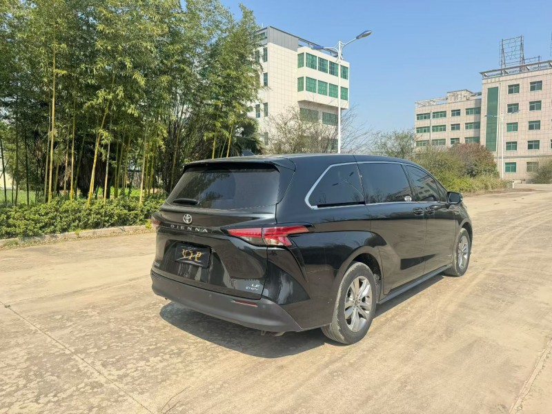 许昌24年丰田塞纳7