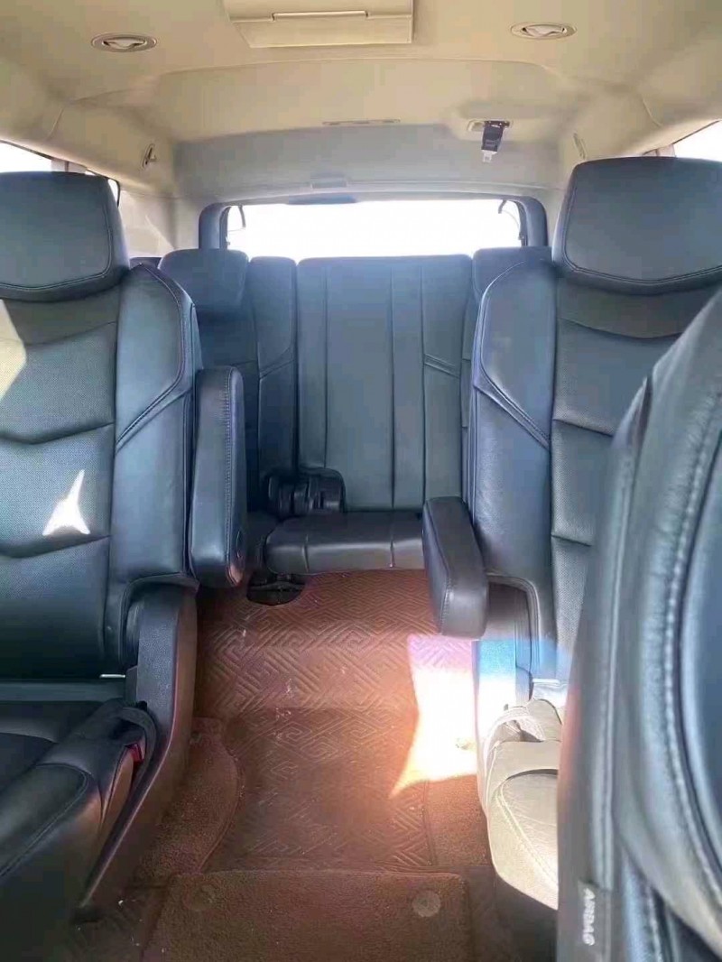 唐山17年凯迪拉克凯雷德3