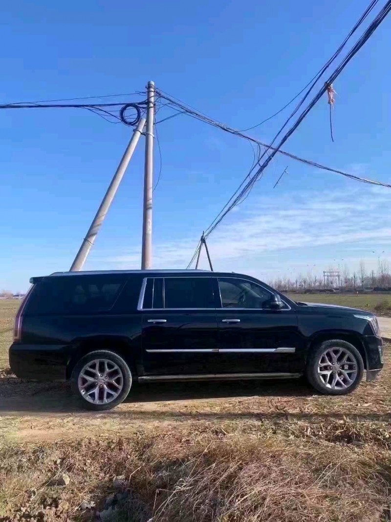 唐山17年凯迪拉克凯雷德5