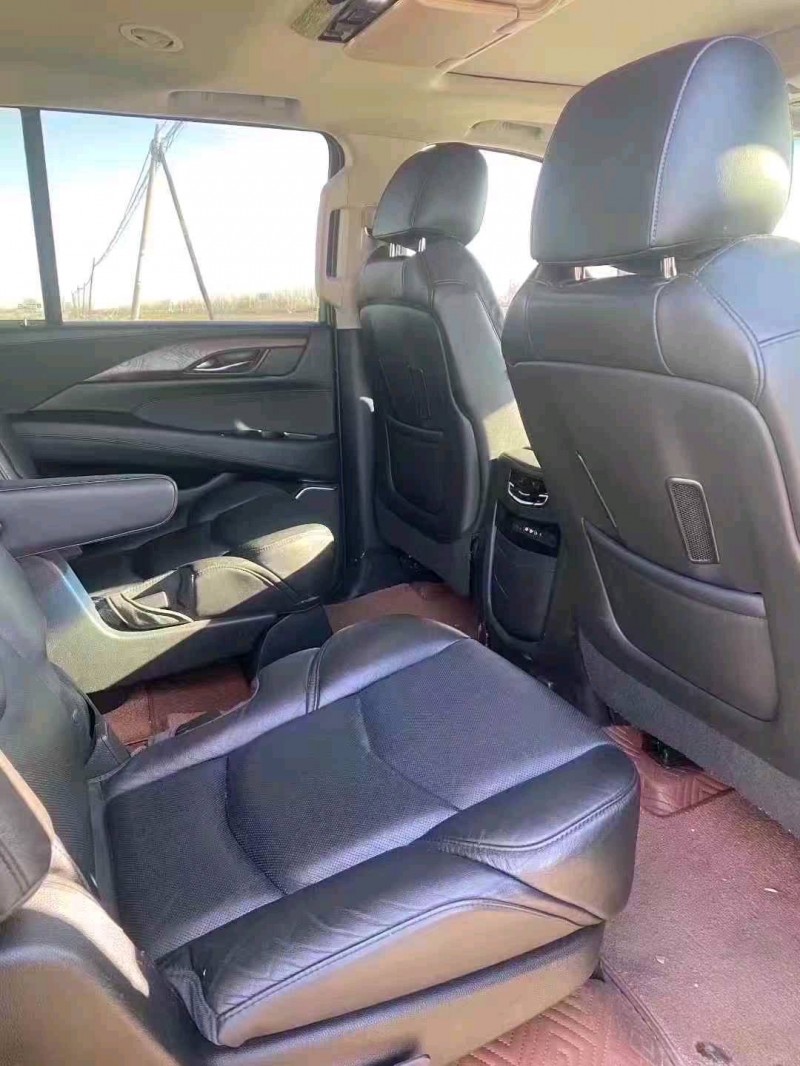 唐山17年凯迪拉克凯雷德7