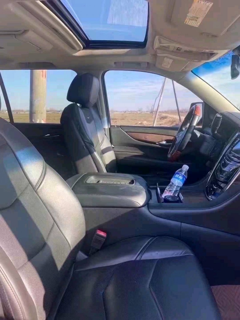 唐山17年凯迪拉克凯雷德8