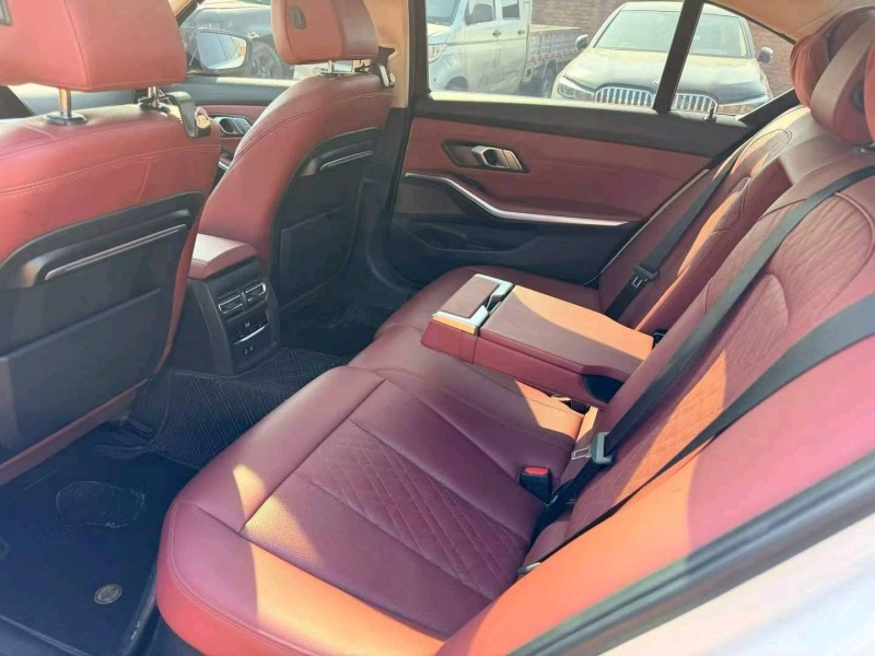 唐山22年宝马3系9