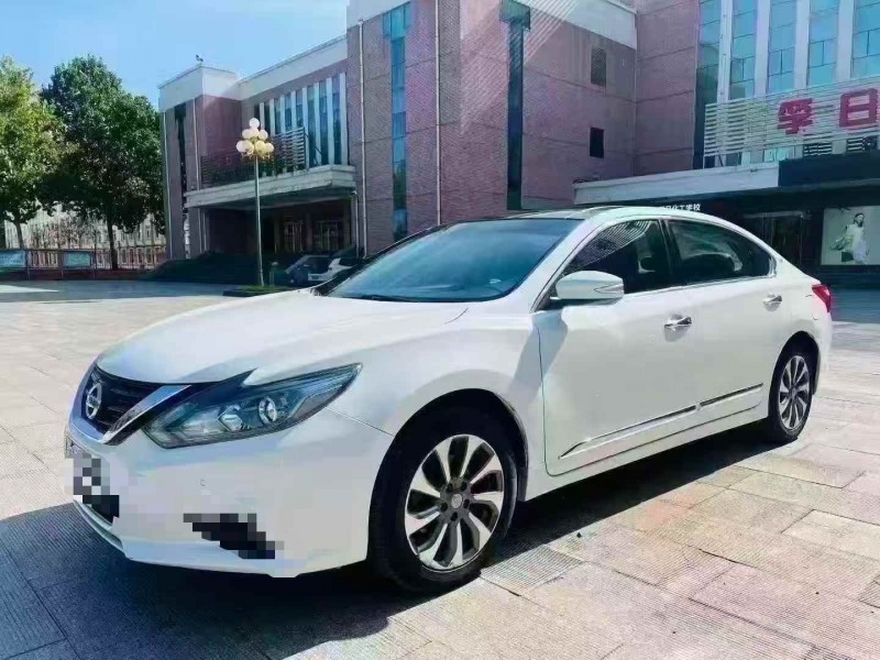 潍坊17年日产天籁5